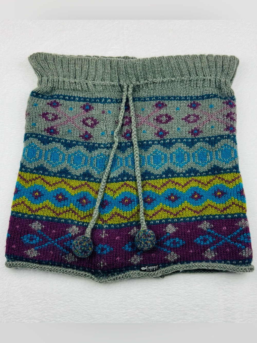 Everest 100% Wool Mini Skirt. Unsure of size. Maybe a size S. See measurements.